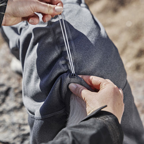 HURTTA MIDLAYER OVERAL– Melegítő Kutya Overál

Melegen tart és védi kutyádat a hűvösebb napokon.
Tökéletes, sokoldalú és strapabíró overál, amit érdemes kéznél tartani egészen addig, amíg vissza nem tér a melegebb idő