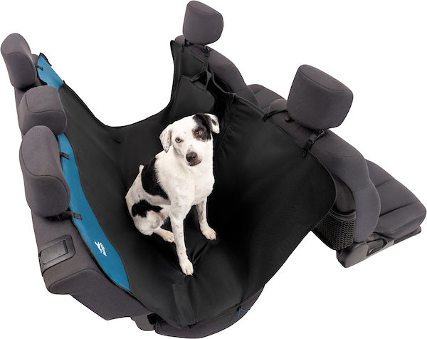 KURGO ROVER HAMMOCK – vízálló autós ülésvédő kutyáknak
Védd meg az autód üléseit a szőrtől, kosztól és karcolásoktól, miközben kutyád kényelmesen és biztonságosan utazik!
A Rover Hammock kutyás autós ülésvédő tökéletes megoldás minden gazdinak, aki szereti tisztán tartani az autóját – és a kedvencének is a legjobbat akarja.
Ez a vízálló és foltálló hátsó ülésvédő biztonságosan rögzíthető az első és hátsó ülések között, így teljes védelmet nyújt az autó kárpitjának. 